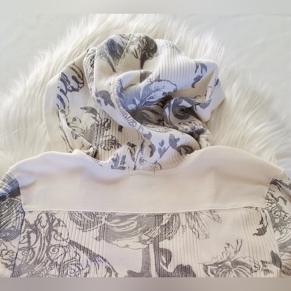 Calvin Klein Cream & Gray Long Sleeve Graphic Floral T-shirt With Hood Size L - Picture 5 of 5